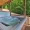 Spacious Murphy Chalet with Hot Tub Mtn Views! - Salem