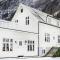 Nice Home In Vik I Sogn With Jacuzzi