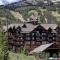 Luxury 2 Bedroom Ski In, Ski Out One Ski Hill Residence Located At The Base Of Peak 8 With Outdoor Plaza - Breckenridge