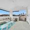Coastal Paradise . Steps to the beach . Pool . Hot Tub - شاطئ هنتنغتون