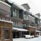 Squatters Run Apartments