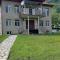 Guest House House at the Forest სახლი ტყის პირას