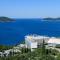 Apartment MARIO - veliki stan za odmor - terasa- vrt - bazen - pogled more, izoliran