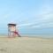 Beach Side Apartment with a Balcony - 派尔努