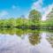 3 Bedroom luxury home, hot tub, stunning views of Killin, sitting on the River Dochart