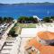Beautiful Apartment In Petrcane With Wifi
