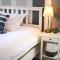 Vancouver West Cozy Retreat by Host Launch