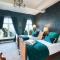 The Spa Chalet Scarborough Hot tub, pool, gym, beach location
