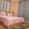 Mojo Apartment, Tema