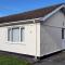 2 bedroom Chalet all to yourself, free parking, dogs welcome