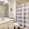 Screened Balcony with Views Sleek Lake Ozark Gem! - 奥沙克湖