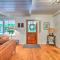 Steps to Dtwn Murphys Cottage with Furnished Porch