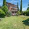 Majestic villa in Umbria with garden