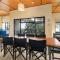 COASTING - Straddie Style Beach House
