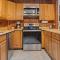 Cozy Creek Cabin - On Austin Creek Hot Tub - Dog Friendly - BBQ Grill - Fast WiFi