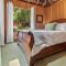 Cozy Creek Cabin - On Austin Creek Hot Tub - Dog Friendly - BBQ Grill - Fast WiFi