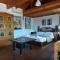 Varias Art House