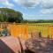 The Beehive -Stunning Views - Hot Tub - Romantic
