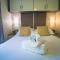 Hazel Oaks, Beautiful Lodge with Hot Tub - Sleeps 6 - Felmoor Park