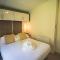 Hazel Oaks, Beautiful Lodge with Hot Tub - Sleeps 6 - Felmoor Park - 莫珀斯