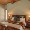 Casa La Vina Pokolbin - Romantic Villas with Outdoor Hot Tubs and Fireplaces