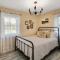Private Heated Pool Oasis Pet-Friendly Retreat Short or long Stays Sleeps 2-8 Ppl