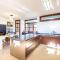 Villa de lujo con piscina, jacuzzi, jardín y terraza
