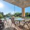 Villa de lujo con piscina, jacuzzi, jardín y terraza