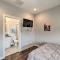 Stylish Houston Townhome about 3 Mi to Downtown!