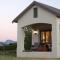 Under Oaks Guesthouse