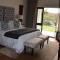 Under Oaks Guesthouse