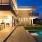LUXURIOUS NEW HOUSE, UNFORGETABLE EXPERIENCE.