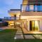 LUXURIOUS NEW HOUSE, UNFORGETABLE EXPERIENCE.
