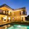 LUXURIOUS NEW HOUSE, UNFORGETABLE EXPERIENCE.