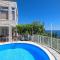 Apartment MARIO - veliki stan za odmor - terasa- vrt - bazen - pogled more, izoliran