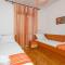 Apartment MARIO - veliki stan za odmor - terasa- vrt - bazen - pogled more, izoliran