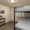 HOT TUB . SPACIOUS . PETS . CENTRAL . BOAT PARKING