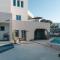 Elements Cozy Suites Pyrgos