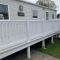 New 2 bed holiday home with decking in Rockley Park Dorset near the sea - Lytchett Minster