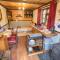 The Old Pumphouse Shepherds Hut with Hot Tub - Upper Hulme