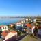 Sandy beach apartments Nin