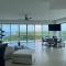 Beach, pool 3BR Apartment - 8 guests