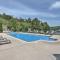 Lakefront Ozark Condo with Balcony and Seasonal Pool! - 卡姆登顿