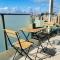 WaterFalls Hotel - Deluxe 2 bedroom suite downtown free parking with pool and Air Conditioning