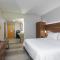 Holiday Inn Express Hotel & Suites Woodbridge by IHG