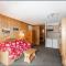 Studio Confortable avec Balcon, Centre de Val dIsère, Proche Pistes - FR-1-518-126
