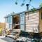 Boutique Cornish Shepherd's Hut with Hot Tub - لاونسستون