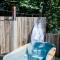 Boutique Cornish Shepherds Hut with Hot Tub