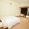 Richmond Hotel & Suites