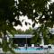 relax and more house with pool - ليوبوشكي